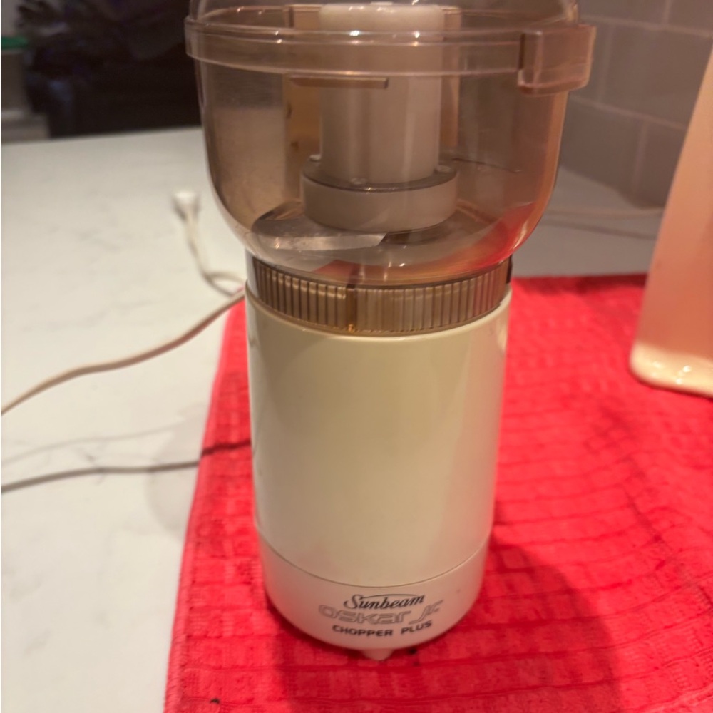 Sunbeam Chopper Plus in Cream and Tan